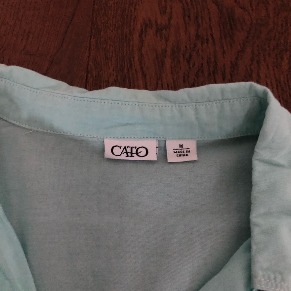Button up top - Picture 3 of 4